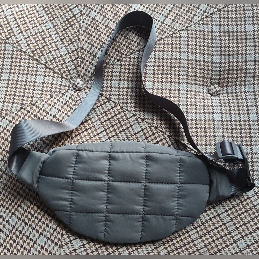 Wilo The Label Unisex Olive Green Granola Core Quilted Fanny Pack Crossbody Bag - Picture 3 of 6